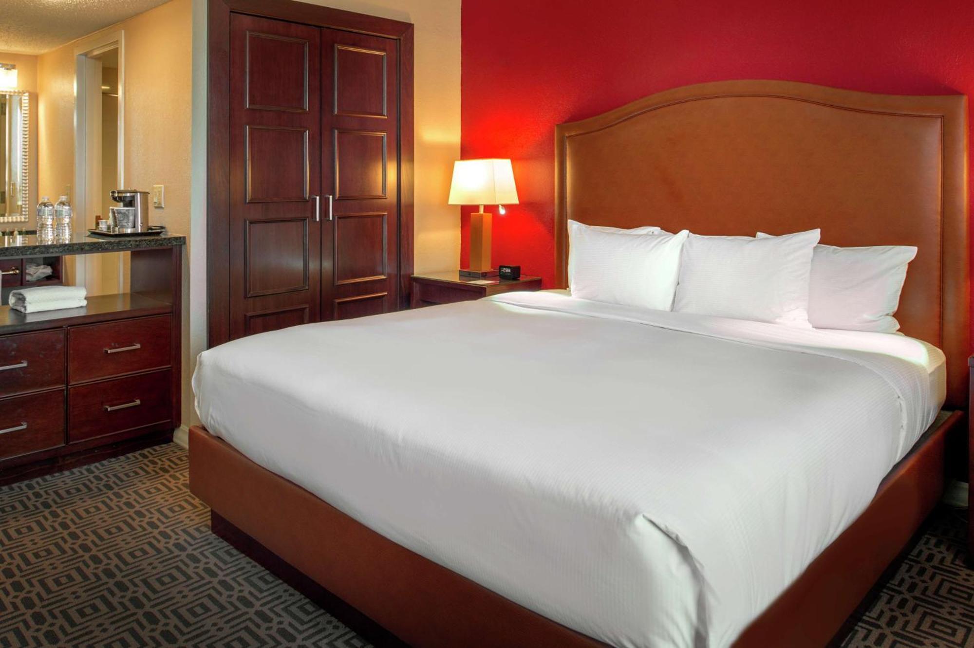 Doubletree By Hilton Hotel St. Louis - Честърфийлд Екстериор снимка