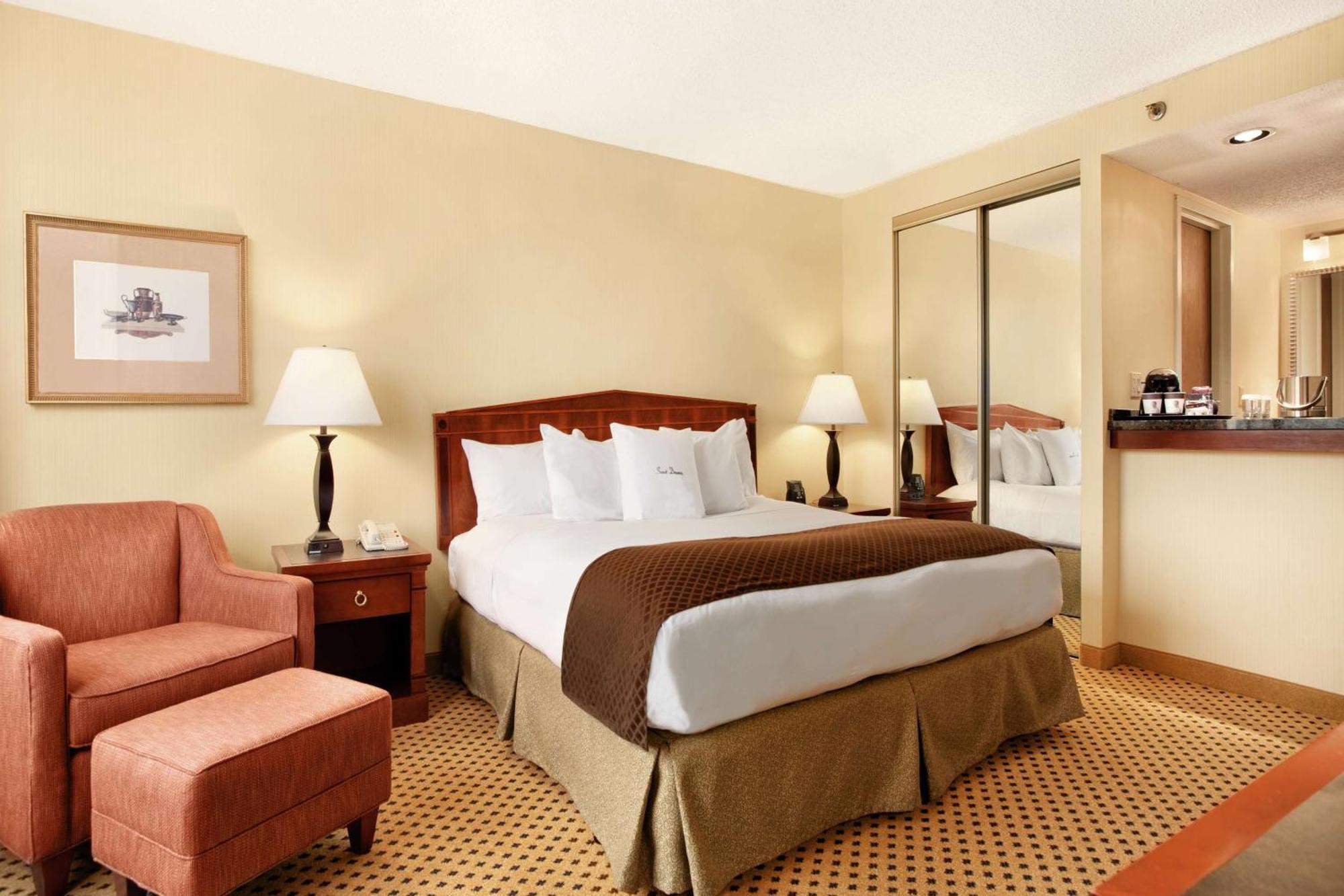 Doubletree By Hilton Hotel St. Louis - Честърфийлд Екстериор снимка