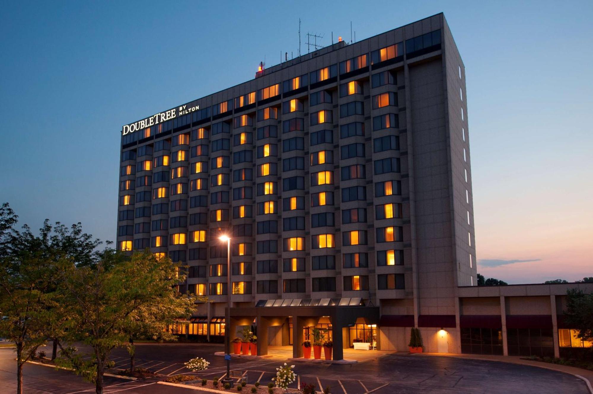 Doubletree By Hilton Hotel St. Louis - Честърфийлд Екстериор снимка