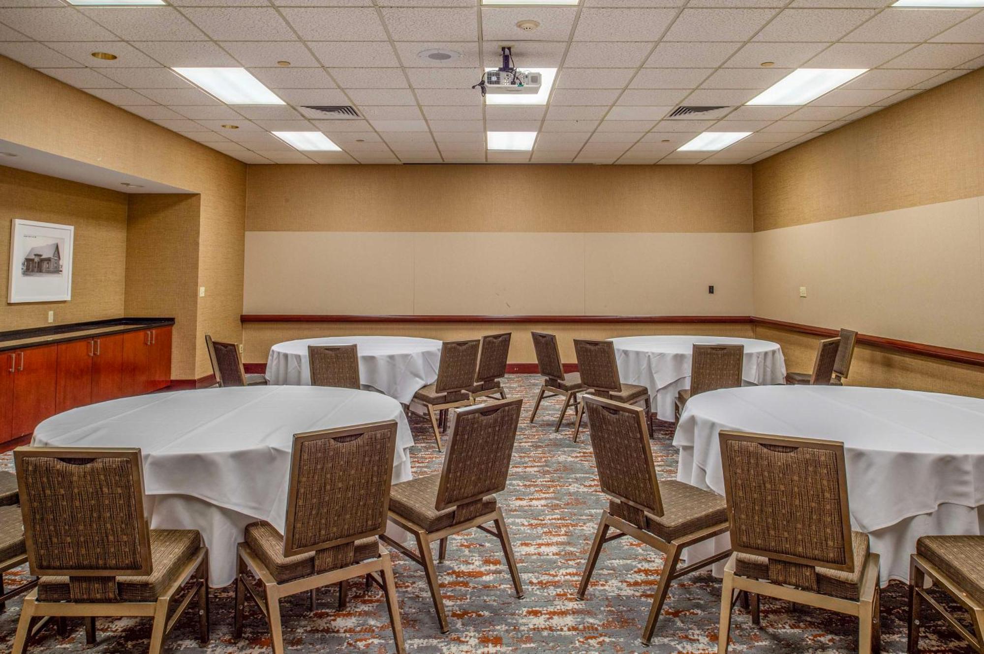 Doubletree By Hilton Hotel St. Louis - Честърфийлд Екстериор снимка