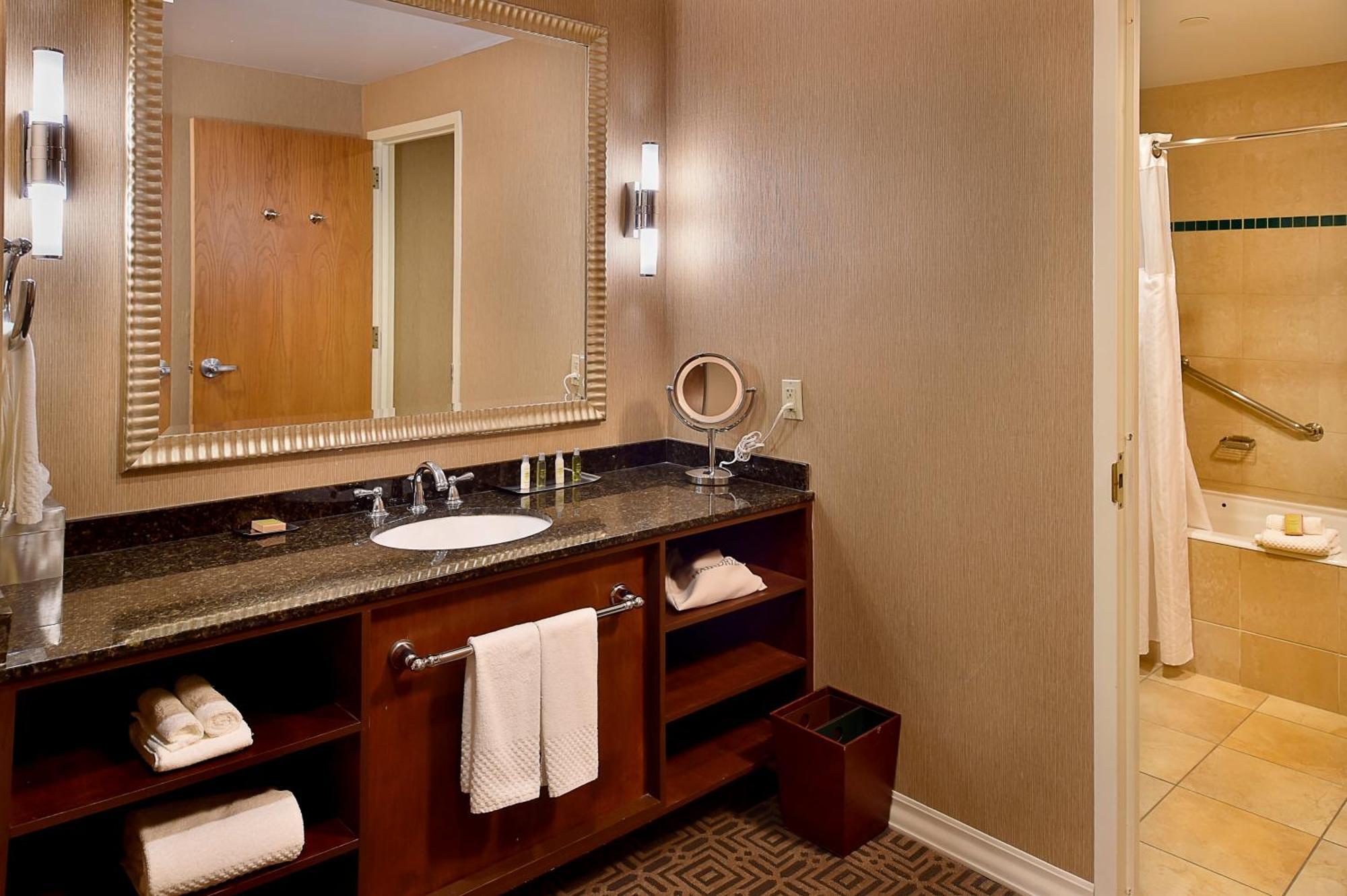 Doubletree By Hilton Hotel St. Louis - Честърфийлд Екстериор снимка