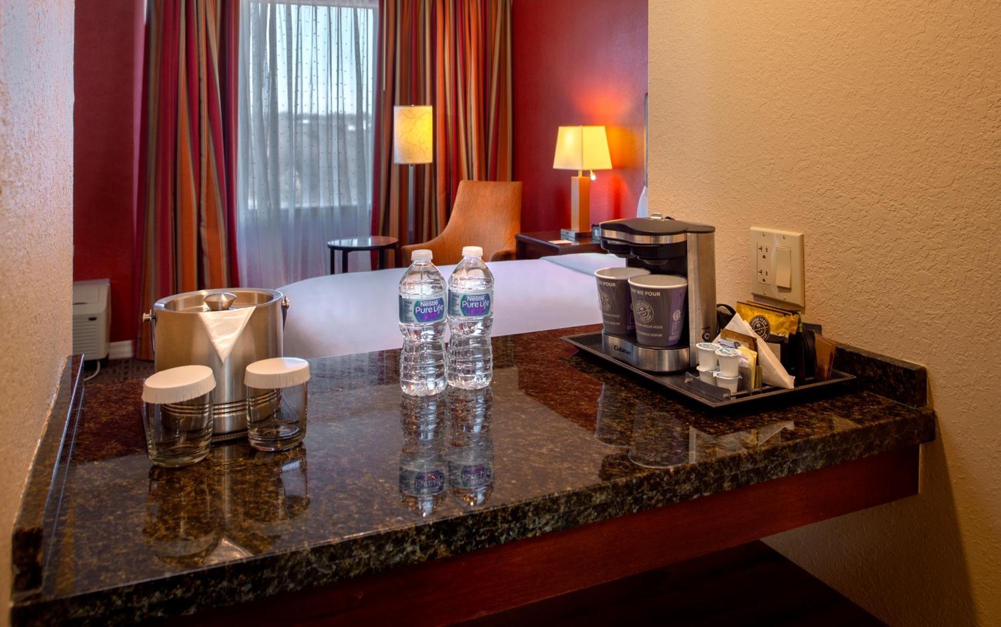Doubletree By Hilton Hotel St. Louis - Честърфийлд Екстериор снимка