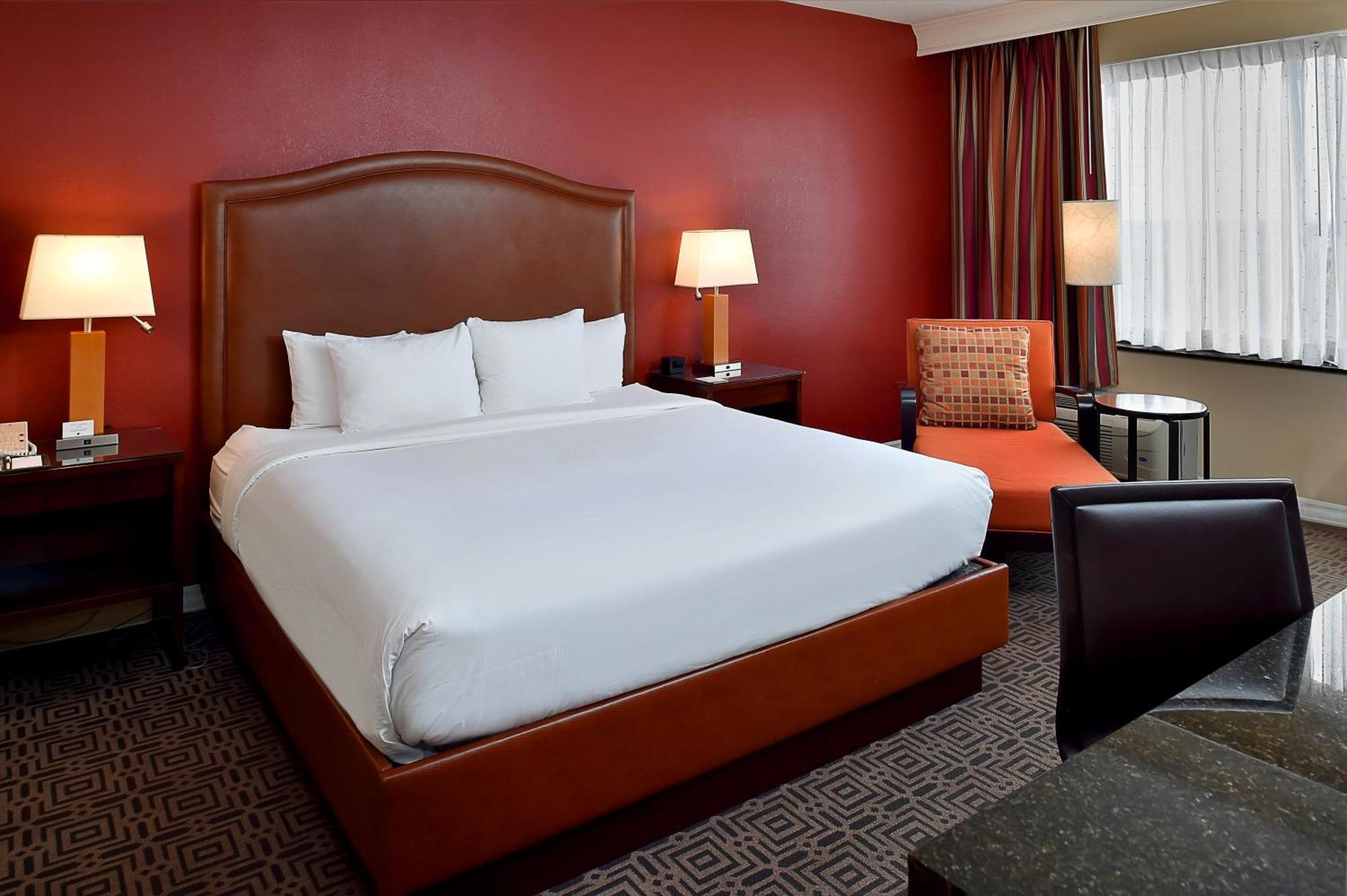 Doubletree By Hilton Hotel St. Louis - Честърфийлд Екстериор снимка